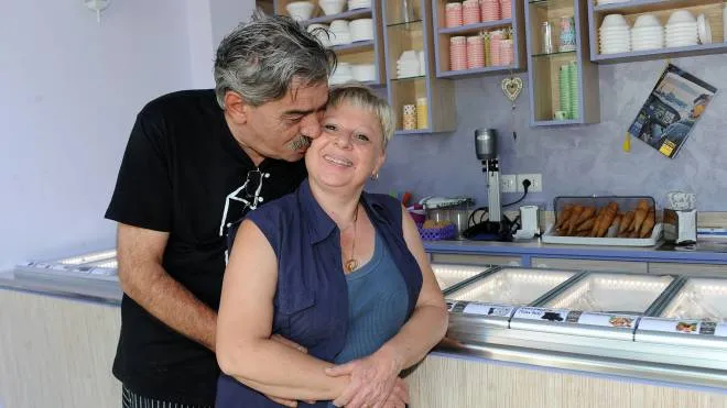 Legnano - Walter Solbiati e Rossella Saccozza gestiscono la gelateria Yaya & Beba di via Menotti
Roberto Garavaglia - Studio Sally