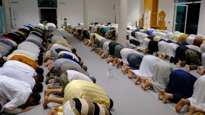 Frasca/NOTTE DEL DESTINO alla Moschea di Forlì - notte di preghiera durante il Ramadan