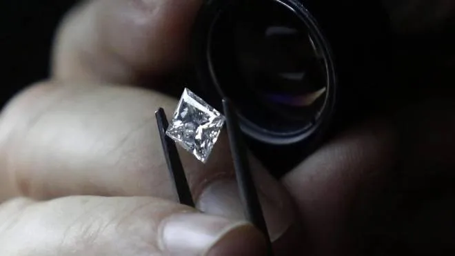 A man examines a diamond at the Israeli Diamond Exchange trading floor during the International Diamond Week in the Israeli city of Ramat Gan, near Tel Aviv, Israel, 10 February 2015.  EPA/ABIR SULTAN