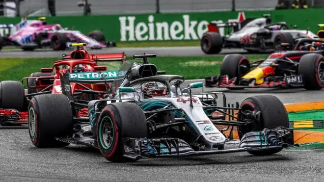 epa06992784 British Formula One driver Lewis Hamilton of Mercedes AMG GP in action during the 2018 Formula One Grand Prix of Italy in Monza, Italy, 02 September 2018.  EPA/SRDJAN SUKI