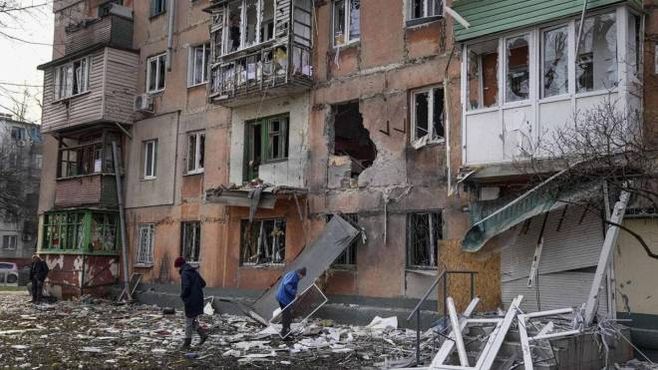 La devastazione delle bombe a Mariupol