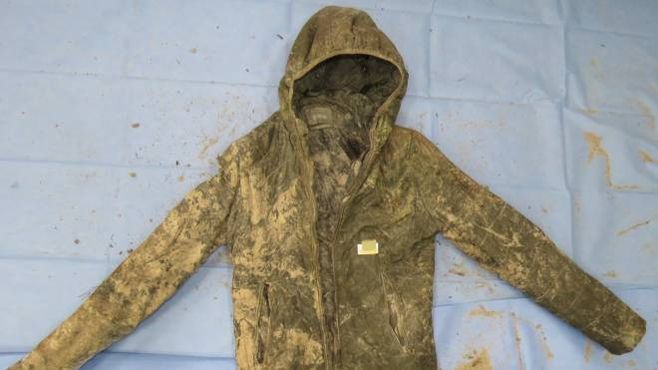La giacca che indossava l&#39;uomo trovato cadavere