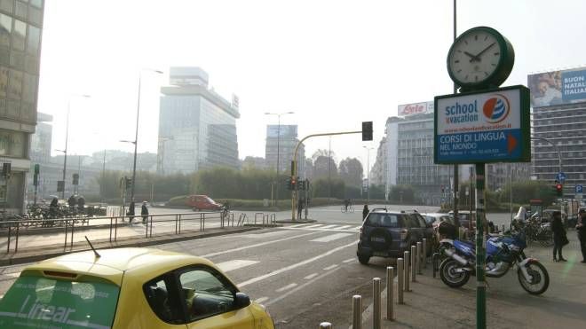 Blocco del traffico a Milano: strade deserte e controlli a Loreto e Cadorna
