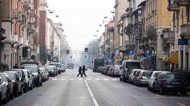 Blocco del traffico a Milano: strade deserte e controlli a Loreto e Cadorna