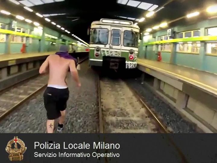 A occuparsi del caso il nucleo antigraffiti della polizia locale di Milano