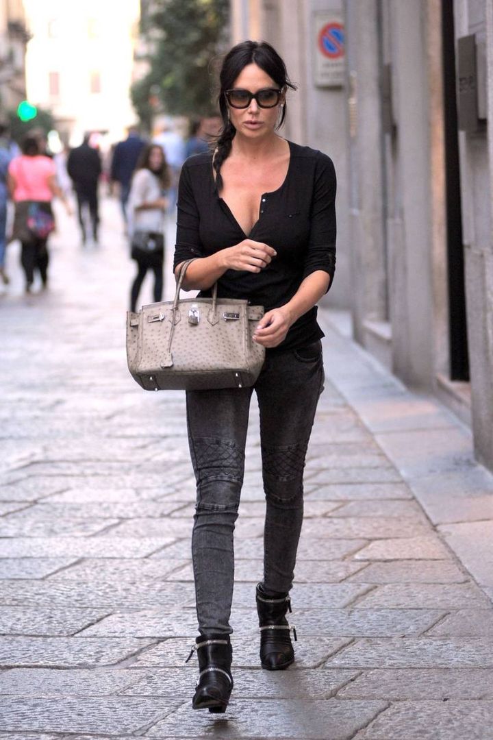 Nicole Minetti in centro a Milano