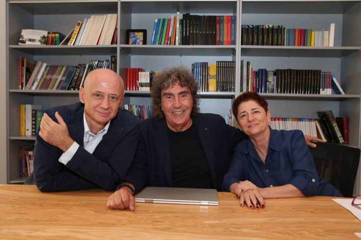 Stefano D'orazio, ex batterista dei Pooh, nella redazione de Il Giorno con  i giornalisti Andrea Spinelli e Raffaella Tognolatti