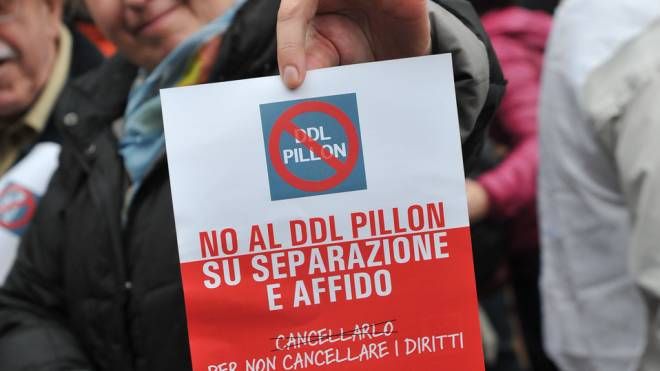 Presidio contro decreto Pillon in piazza della Scala a Milano