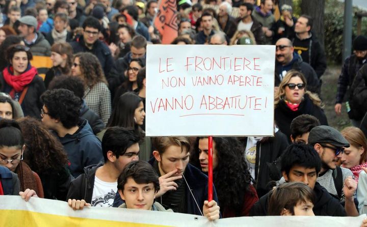 Milano, manifestazione contro il decreto Salvini