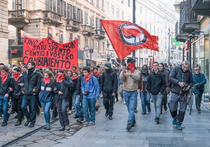 Milano, studenti in corteo contro il governo