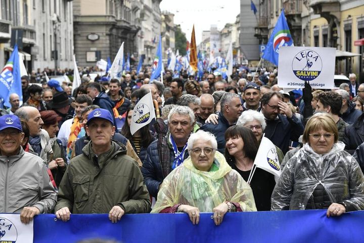 Raduno dei sovranisti in piazza Duomo (Ansa)
