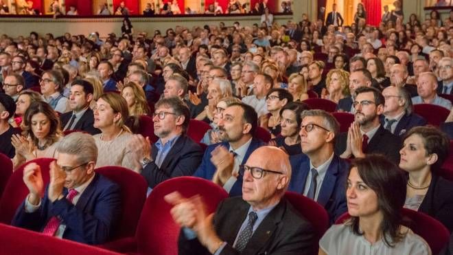 Consegnati al teatro alla Scala i premi dell'Ambrogino delle imprese a 144 aziende e 277 lavoratori lombardi (LaPresse)