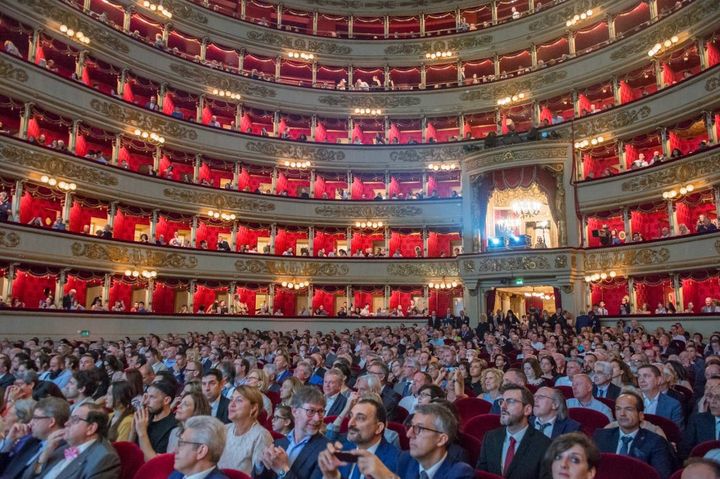 Consegnati al teatro alla Scala i premi dell'Ambrogino delle imprese a 144 aziende e 277 lavoratori lombardi (LaPresse)