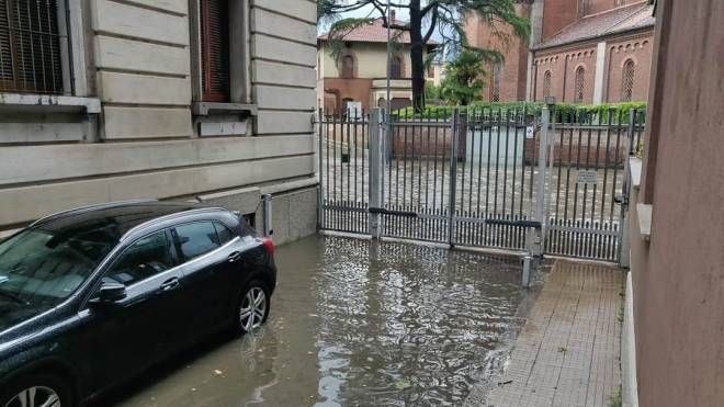 Bomba d'acqua su Milano, esonda il Seveso