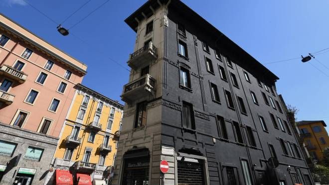 Palazzo nero a Milano