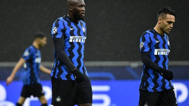 La delusione di Lukaku e Lautaro: l'Inter fa 0-0 con lo Shakhtar ed è fuori dalla Champions. Ora testa al campionato