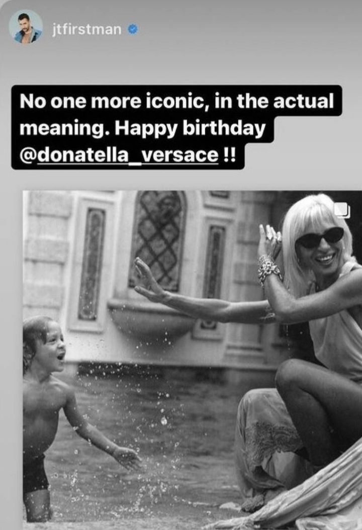 Un'immagine d'epoca di Donatella Versace