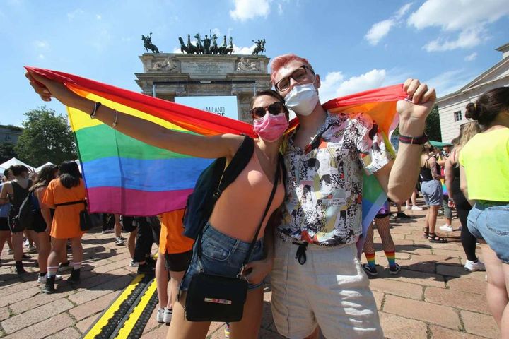 Il Gay Pride all'Arco della Pace a Milano