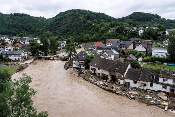 Case distrutte lungo il fiume Ahr a Schuld, Germania occidentale