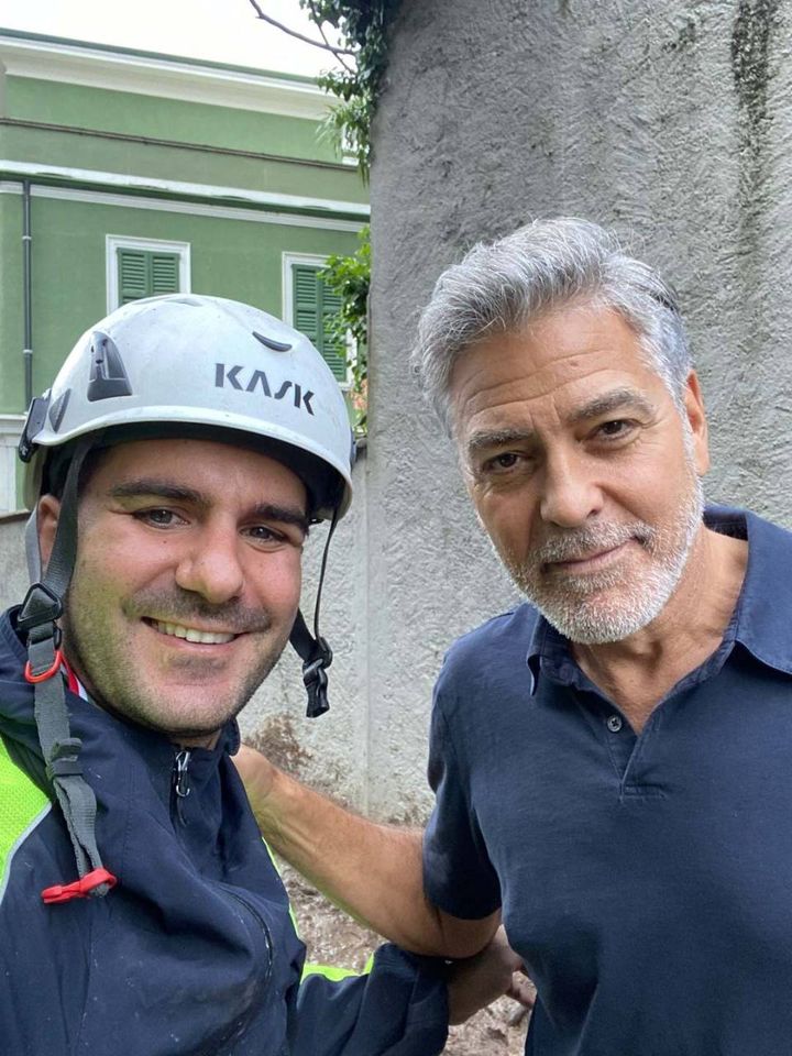 George Clooney con il volontario Federico Brancato