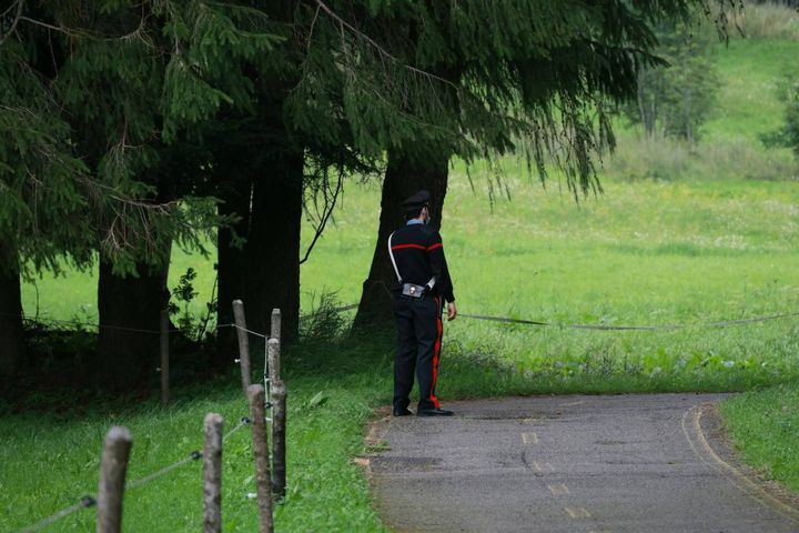 Carabinieri sul luogo dov'è stato trovato il cadavere