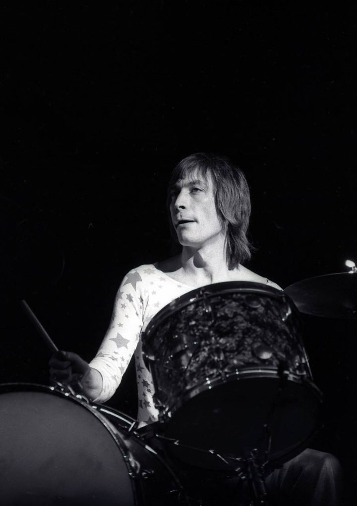 Charlie Watts durante il concerto al Palalido di Milano del 1970