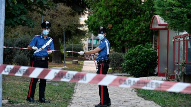 Omicidio Cesano Boscone, i carabinieri sul luogo del delitto