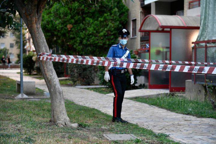 Delitto a Cesano Boscone, intervengono  icarabinieri 
