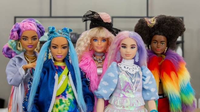 5 Barbie Extra personalizzate dagli hairstylist Alfaparf Milano, all’asta su Charity Stars dal 7 febbraio