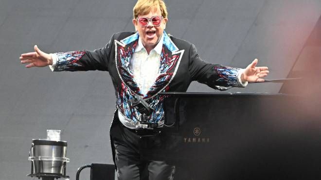 Elton John ringrazia il pubblico: 50mila spettatori a San Siro