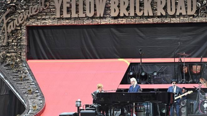 La scenografia del concerto di Elton John a San Siro