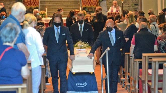 Il funerale a Sesto Calende