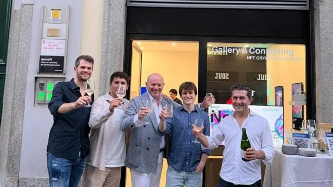 I fondatori di EnneFt, il primo negozio fisico del Metaverso aperto a Milano