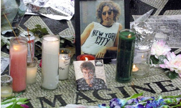 John Lennon venne assassinato il 8 dicembre 1980 a New York