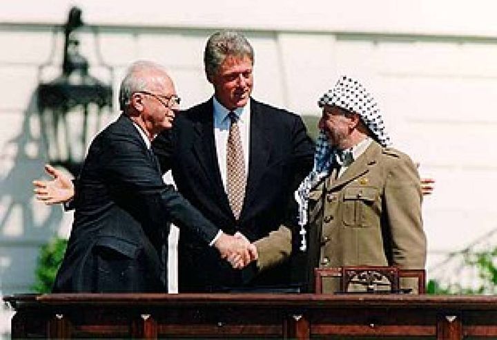 Yitzhak Rabin (sinistra) a Camp David: venne ucciso il 4 novembre 1995 a Tel Aviv
