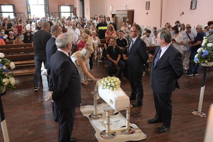Funerale Diana Pifferi, la chiesa gremita