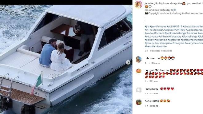 Jennifer Lopez e Ben Affleck sul lago di Como (Foto Instagram)