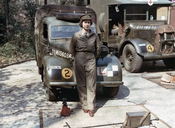 La principessa Elisabetta in uniforme durante la Seconda guerra mondiale