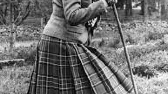 Elisabetta nel 1967 nella tenuta del castello di Balmoral in Scozia