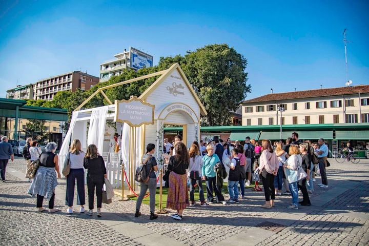 Quattro Matrimoni Wedding Chapel, allestita in piazza XXIV Maggio