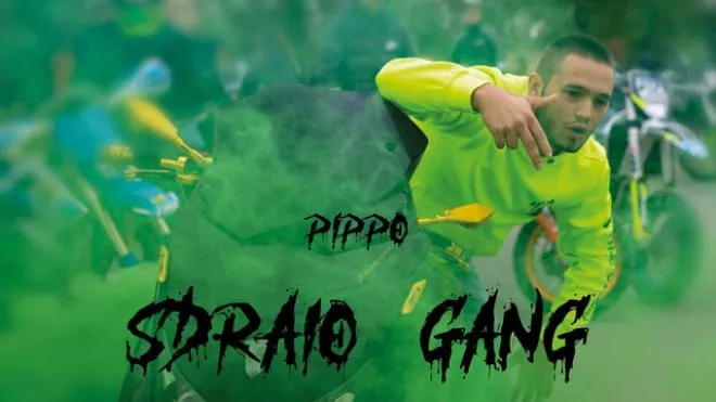 Il rapper Pippowild gira un video con un pitone reale in Galleria Duomo:  denunciato - Cronaca