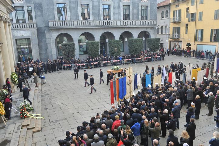 Funerali di Stato per Maroni, l'omaggio della folla e dei politici