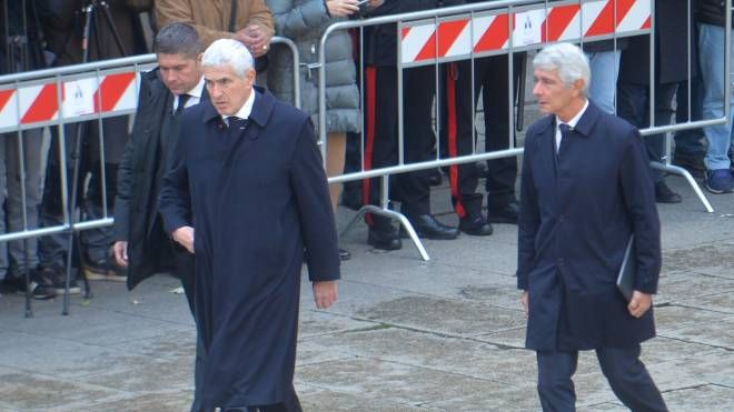 L'arrivo di Pierferdinando Casini ai funerali di Maroni