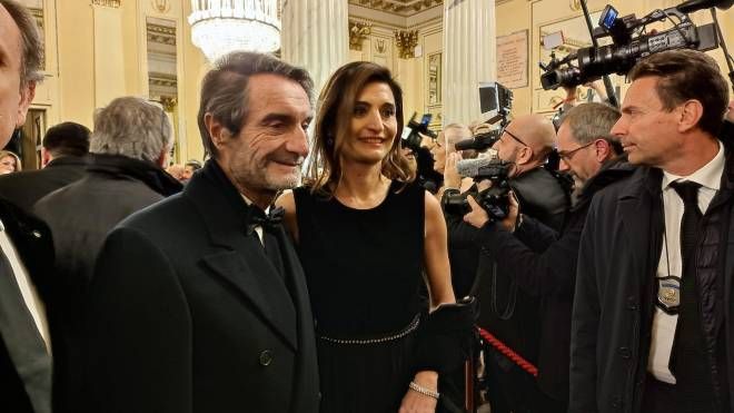 Il presidente della Regione Attilio Fontana accompagnato dalla figlia (foto Mianews)