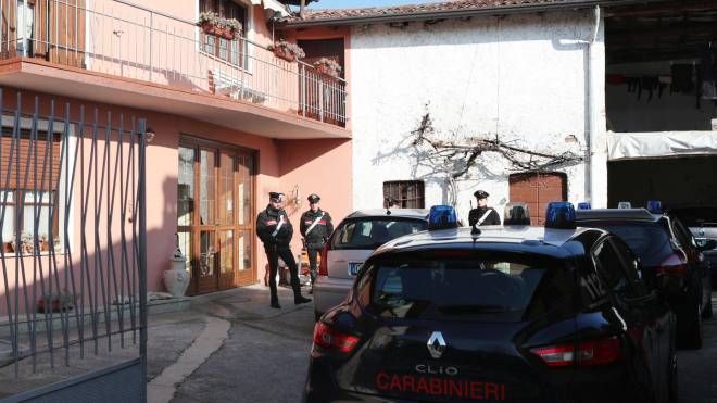 Omicidio Nuvolento, carabinieri sul luogo del delitto