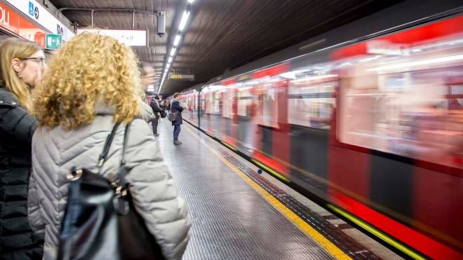 Metropolitana linea rossa a Milano (foto d'archivio)