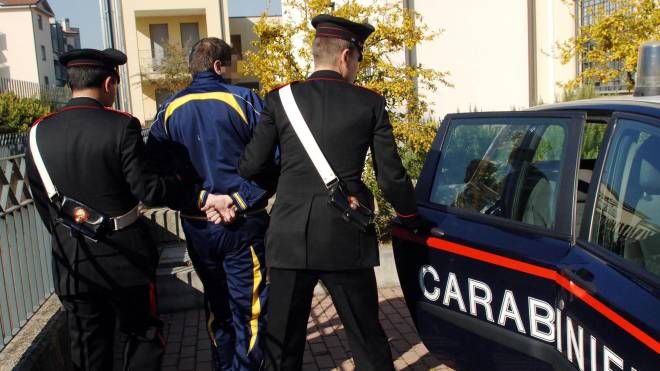 Un arresto da parte dei carabinieri (archivio)