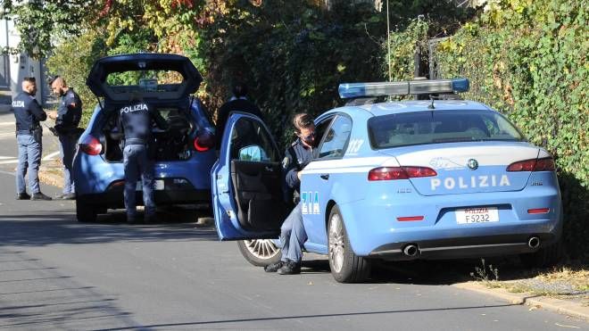 Polizia in azione a Milano (Newpress)