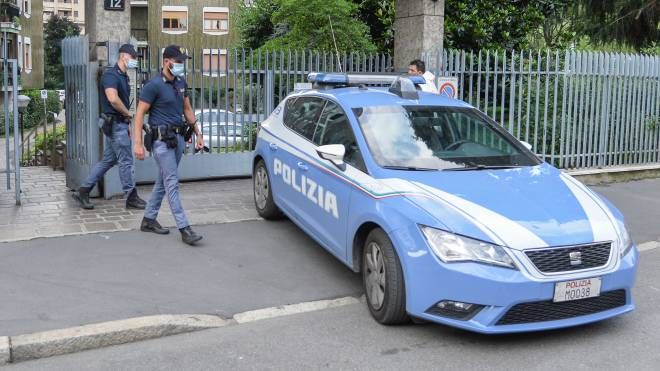 La polizia di Milano indaga sull'aggressione di un collega bolognese in borghese
