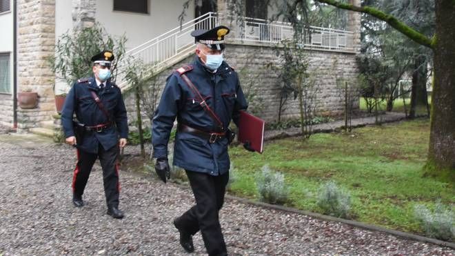 I carabinieri nell'abitazione dell'omicidio a Pedrengo